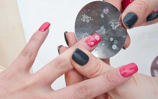 how to stamp nails 