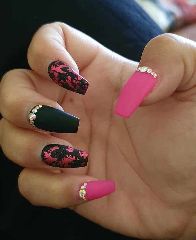 31 Hot Pink And Black Nail Designs for A Unique Look in 2021