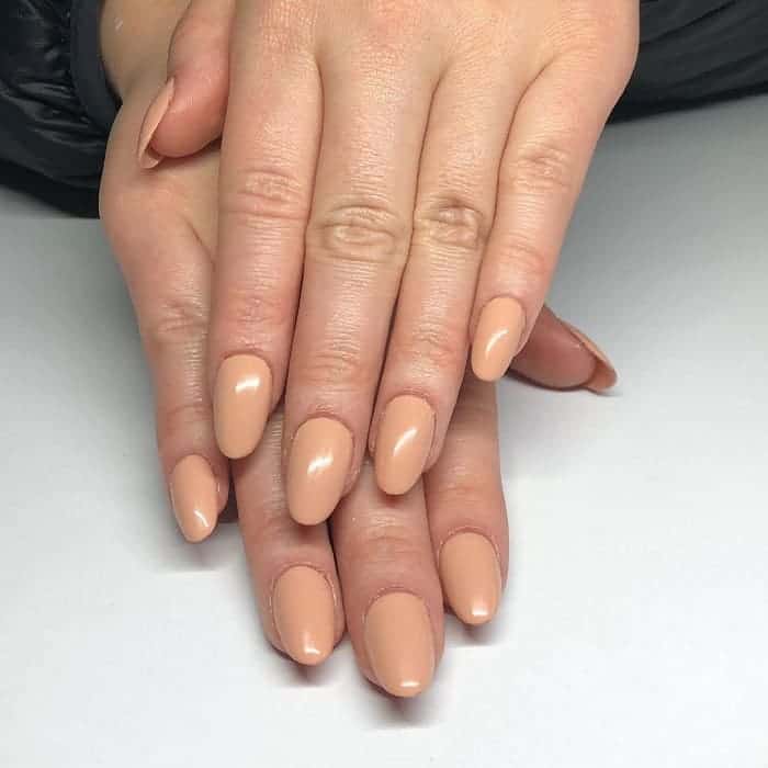 beige color nails 