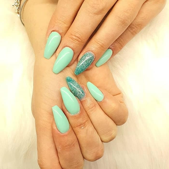 mint green acrylic nails