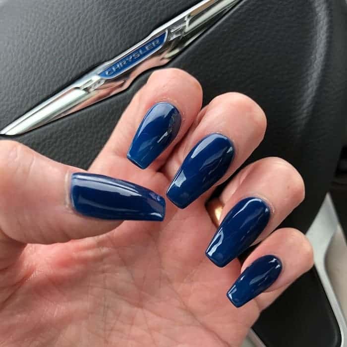 dark blue acrylic nails