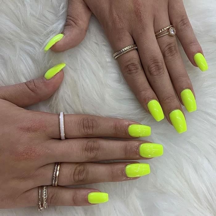 neon green acrylic nails