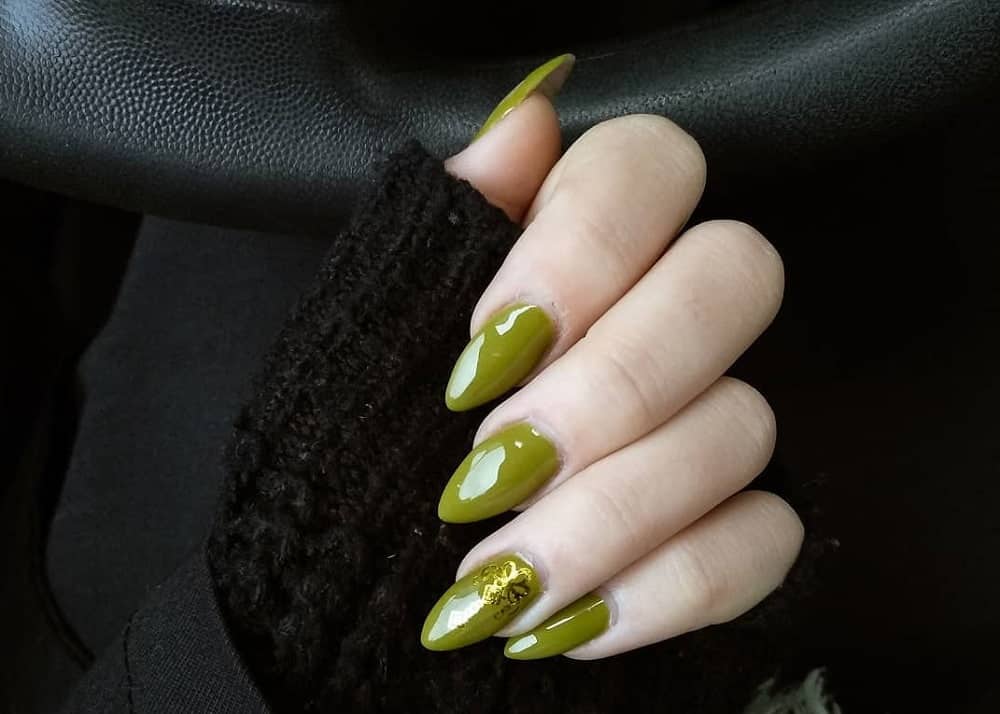 11 Best Olive Green Nail Designs (2024 Trends)