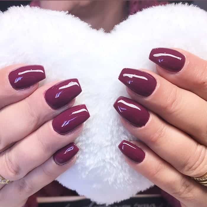 plum color nails 