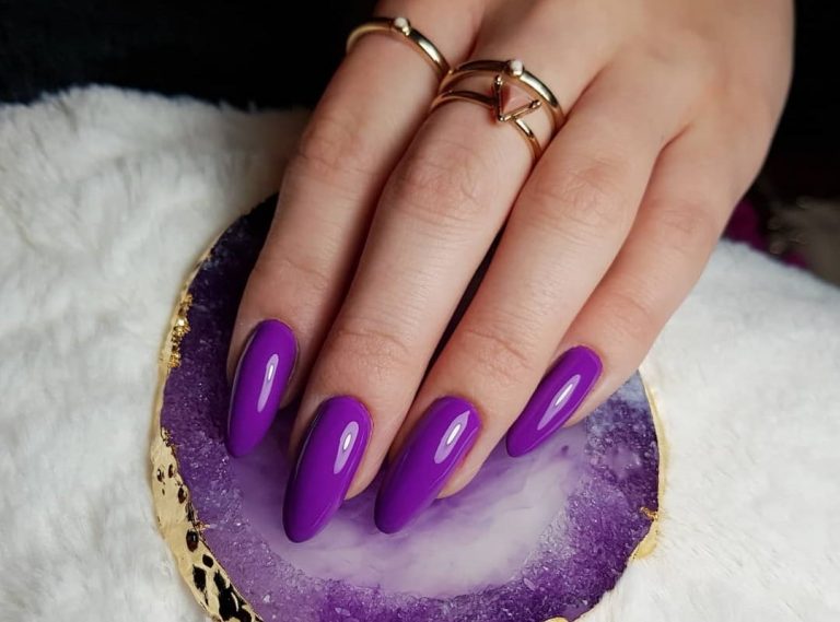 10 Eye-Catching Purple Acrylic Nails for 2022