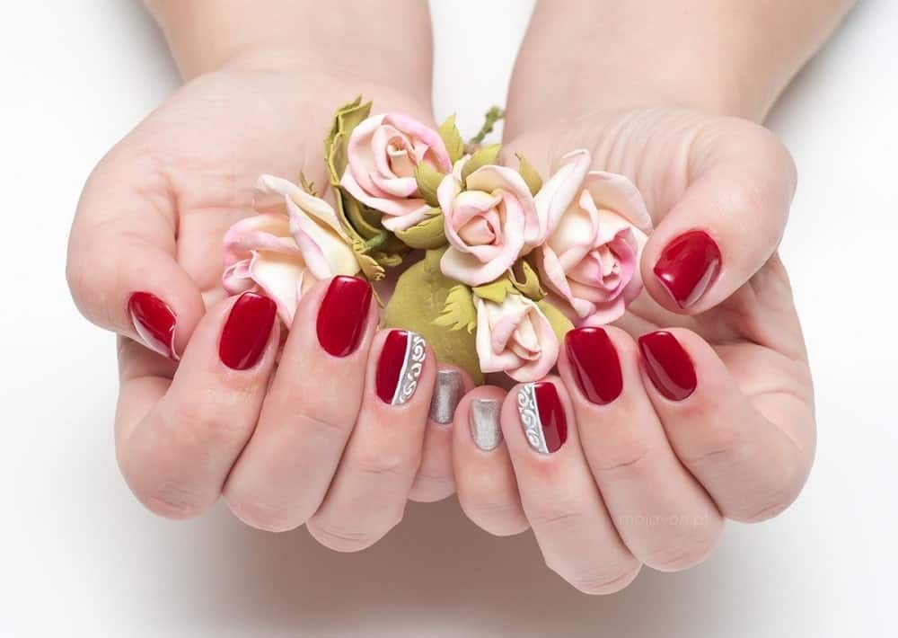 21 Trendiest Red and Silver Nail Designs for 2024