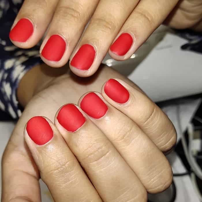 short matte red nails