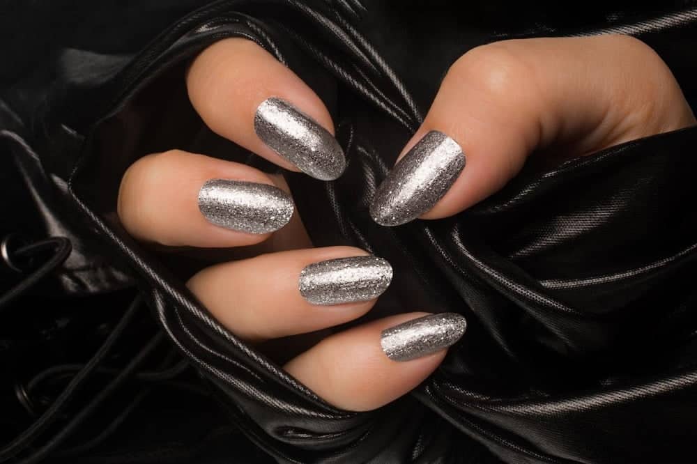 10 Ways to Wear Silver Glitter Nails for a Sparkly Manicure