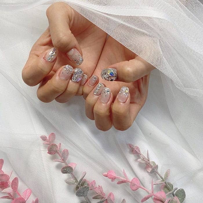 silver nails for wedding 