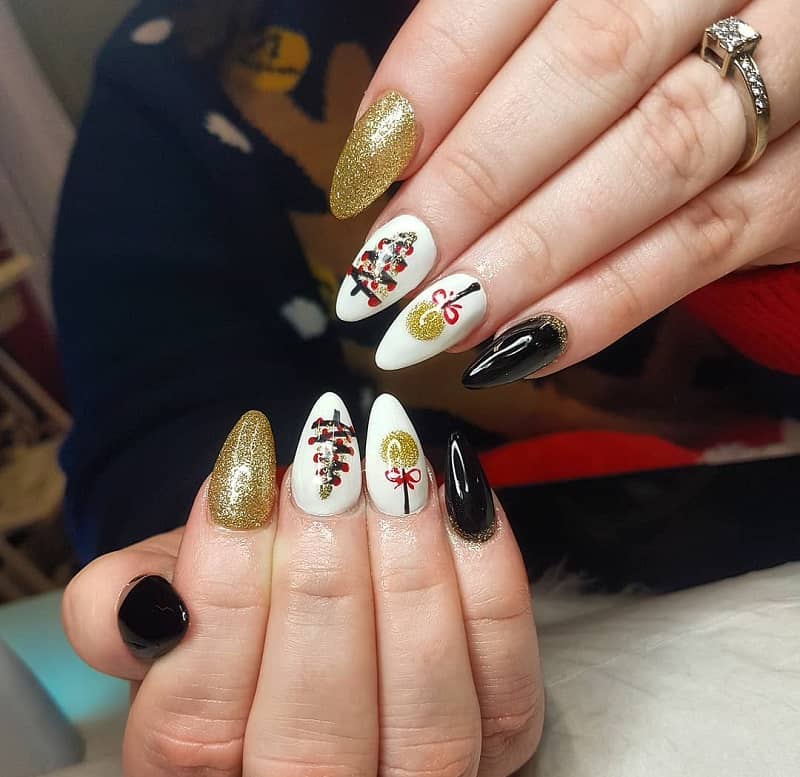 christmas nail art with toothpick