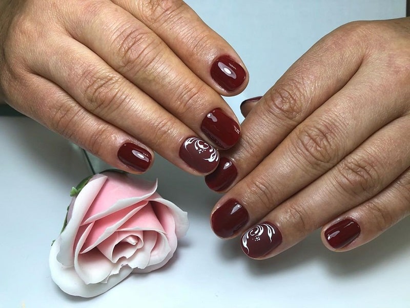 short round burgundy nails 