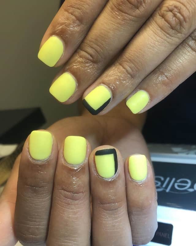 short square yellow nails