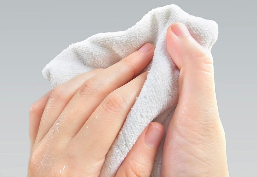 How to Quicken the Drying Process for Acrylic Nails - Warming Hands
