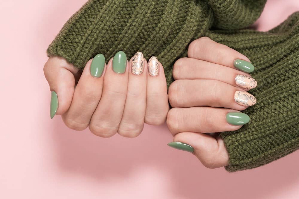 How to Style Oval Nails - Gold and Green