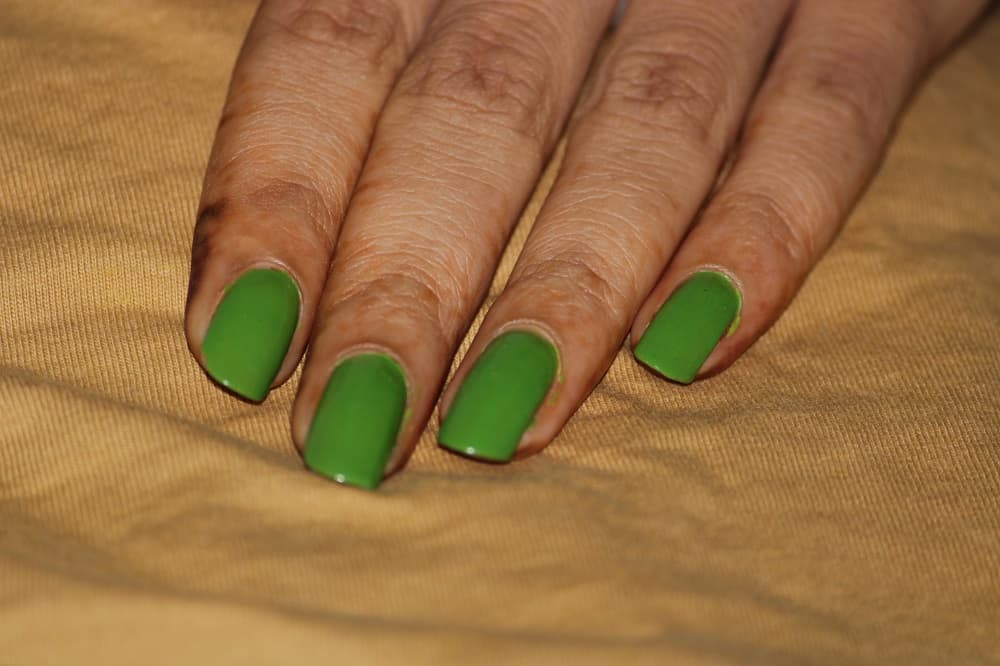 Neon Green Nail Color for Tan Skin