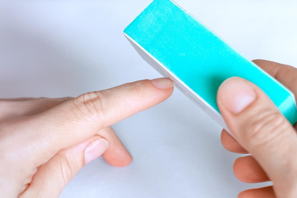 Use Bluffing Block to Smooth Nails