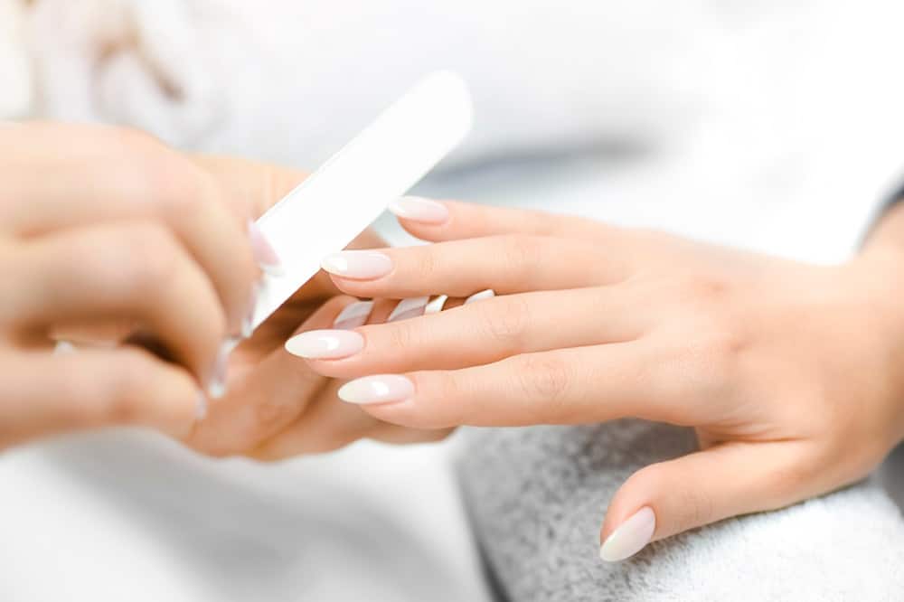 Ways to Cut Your Acrylic Nails -Nail File Method