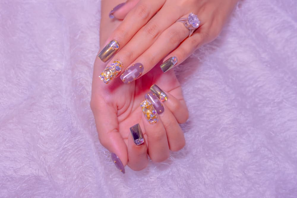 chrome nails with glitter