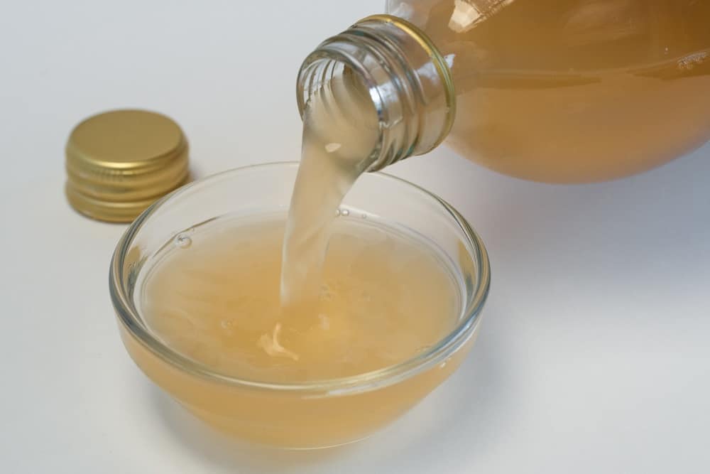 how to clean under nails - soak in apple cider vinegar