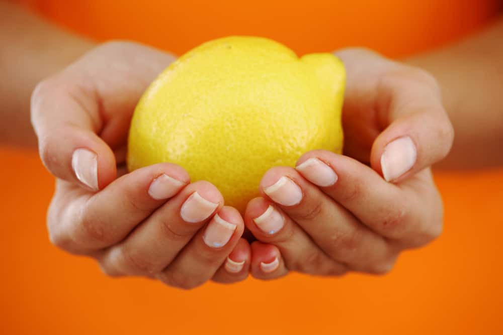 Here’s Why You Should Be Cleaning Your Nails with Lemon