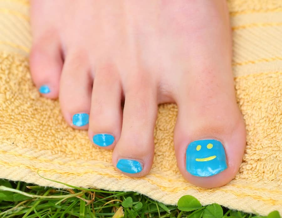 light blue toe nails