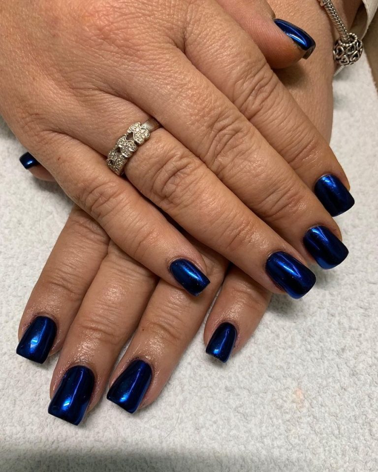 35 Trendy Ways To Wear Navy Blue Nails In 2024 NailDesignCode   Metallic Navy Blue Nails 768x960 