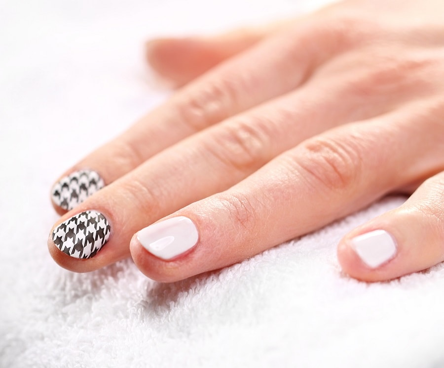 black and white houndstooth nails