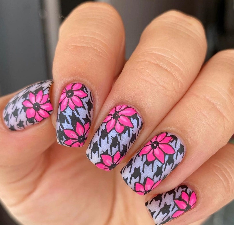 houndstooth nail design with flower