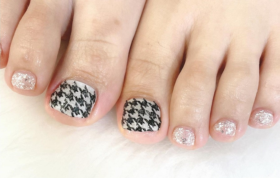 houndstooth toe nails