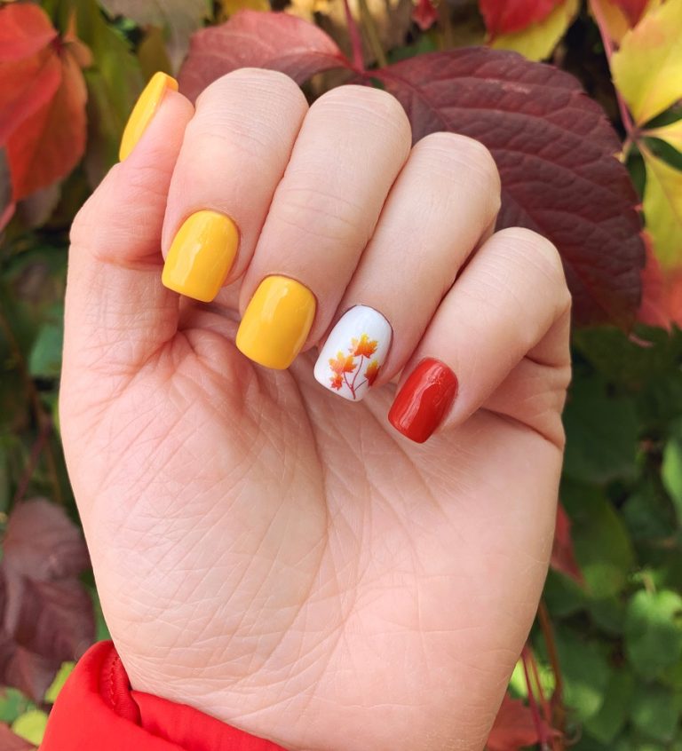 25 Mustard Yellow Nail Ideas to Brighten Up Your Fingertips