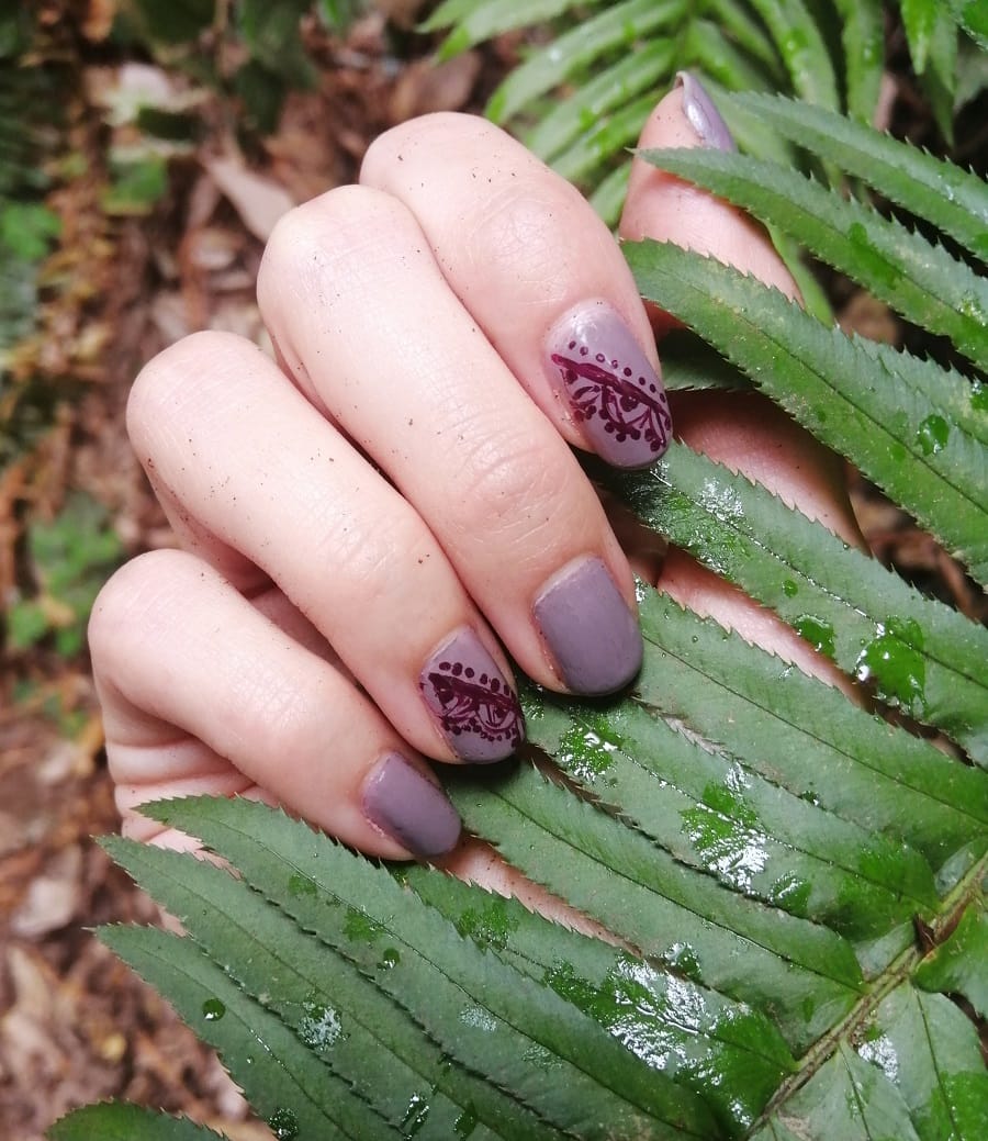 taupe nail with design