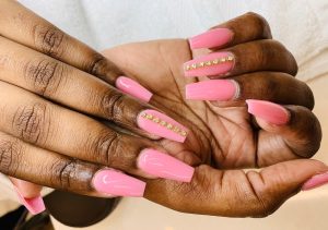 23 Coffin Nail Ideas That Look Stunning on Dark Skin