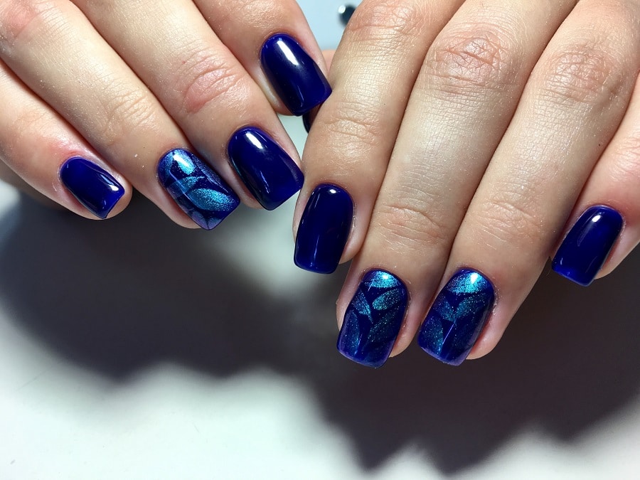 dark blue nails for light skin